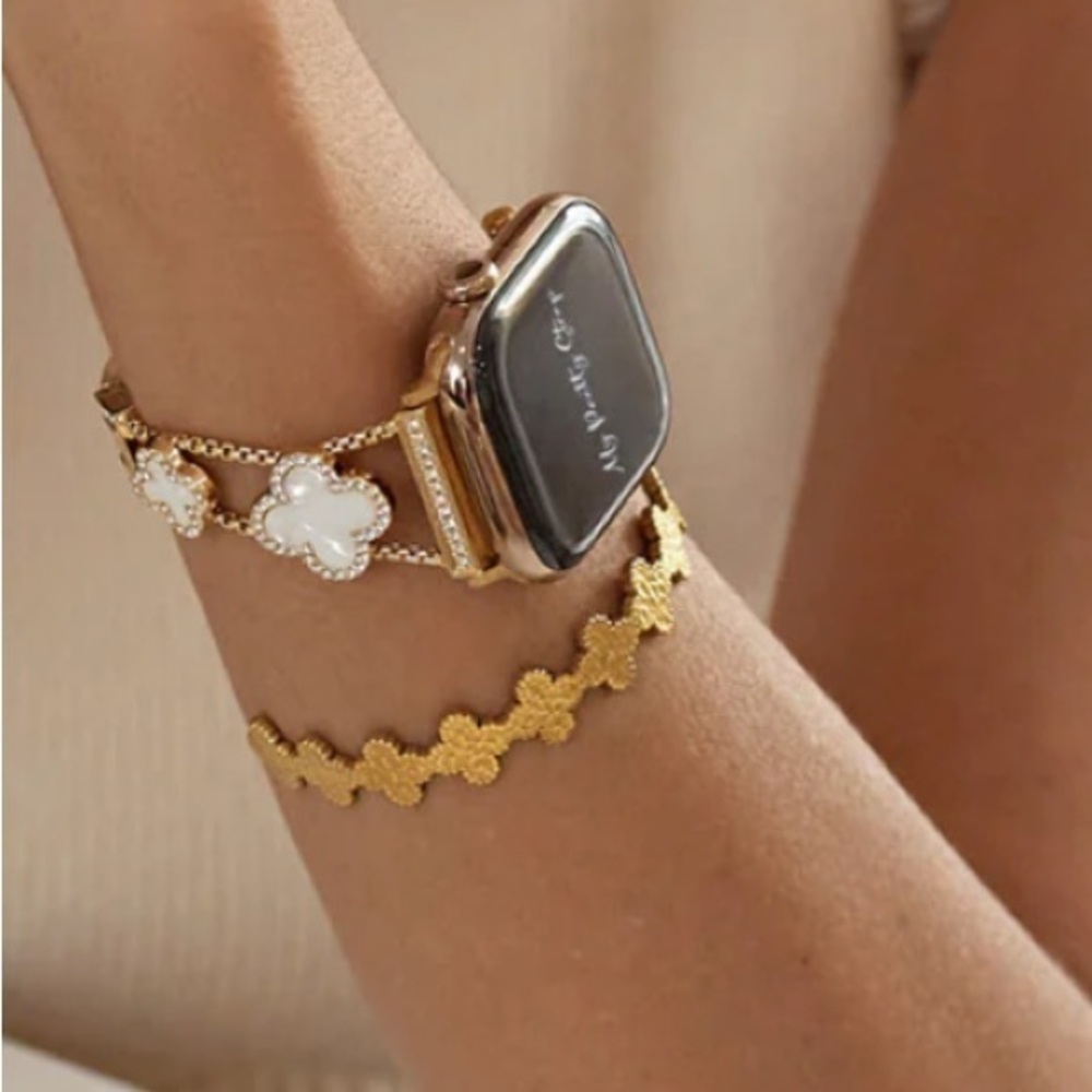 BCBG KEY TO MY LUCK IWATCH WHITE CLOVER WATCH STRAP NIB